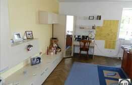 Vanzare apartament 5 camere,160 mp, garaj, boxa subsol, zona strazii Ady Endre