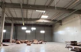 Hala clasa A, langa autostrada 