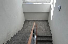 Hala clasa A, langa autostrada 