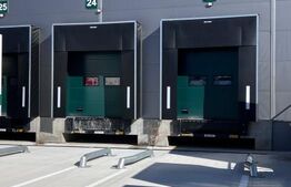 Hala clasa A, langa autostrada 