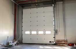 Hala clasa A, langa autostrada 