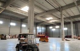 Hala clasa A, langa autostrada 