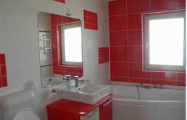 De vanzare 2 camere, 51 mp, 3 balcoane, zona strazii Eroilor! Cu parcare!