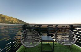 Apartament de 3 camere, modern, etaj intermediar, zona Vivo