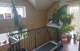 Casă cu 4 camere de vânzare în Gilău