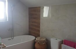 Casă cu 4 camere de vânzare în Gilău