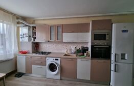 Apartament 3 camere cu balcon, etaj intermediar zona Petrom