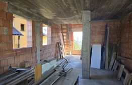 Casă cu 4 camere, 200 mp utili, la roșu, 530 mp teren, în Dâmbul Rotund