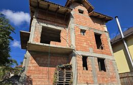 Casă cu 4 camere, 200 mp utili, la roșu, 530 mp teren, în Dâmbul Rotund