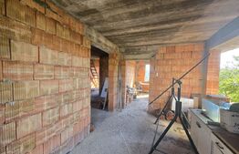 Casă cu 4 camere, 200 mp utili, la roșu, 530 mp teren, în Dâmbul Rotund