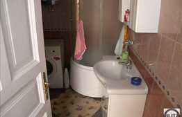 Vanzare apartament cu 3 camere , terasa 25 mp plus cota parte pod