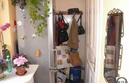 Vanzare apartament cu 3 camere , terasa 25 mp plus cota parte pod