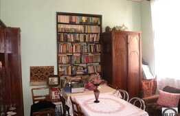 Vanzare apartament cu 3 camere , terasa 25 mp plus cota parte pod