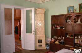 Vanzare apartament cu 3 camere , terasa 25 mp plus cota parte pod