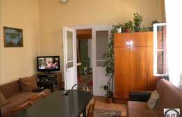 Vanzare apartament cu 3 camere , terasa 25 mp plus cota parte pod