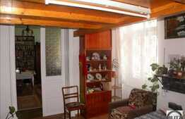 Vanzare apartament cu 3 camere , terasa 25 mp plus cota parte pod