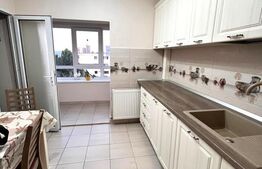 Apartament cu 2 camere, decomandat, etaj intermediar, Zorilor