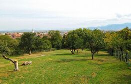 Teren cu râu și vedere panoramică