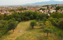 Teren cu râu și vedere panoramică