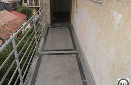 2 camere de vanzare, 82 mp cu terasa de 8 mp si curte 100 mp