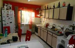 Vanzare apartament 3 camere, 65 mp, decomandat, boxa subsol, zona Kaufland