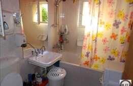 Vanzare apartament 3 camere, 65 mp, decomandat, boxa subsol, zona Kaufland