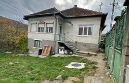 Casa individuala 130mp, curte, anexe, gradina 1400mp zona Baciu 