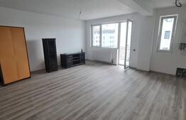 Apartament semidecomandat, 51 mp utili, lift, parcare, zona Terra
