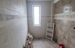 Apartament semidecomandat, 51 mp utili, lift, parcare, zona Terra