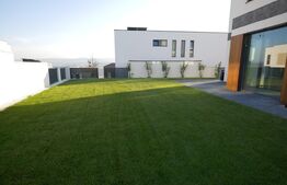 Vilă Smart Home. Cu panouri solare, 4 dormitoare, birou și saună.