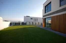 Vilă Smart Home. Cu panouri solare, 4 dormitoare, birou și saună.