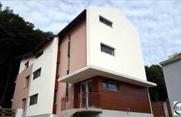 Vanzare apartament 3 camere, 83 mp, terasa, gradina, zona strazii Campului