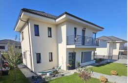 Casă individuală 140 mp, teren 700 mp, panouri solare, în Dezmir