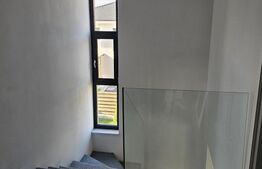 Casă individuală 140 mp, teren 700 mp, panouri solare, în Dezmir