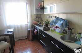 Vanzare apartament 2 camere, 50 mp, decomandat, boxa subsol, zona Profi