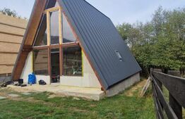 Casa de vacanta tip A- frame -Tohanita, zona superba se vinde la cheie
