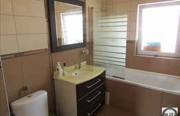 Vanzare 2 camere, 50,4 mp, 3 terase de 28 mp, parcare, zona strazii Eroilor!