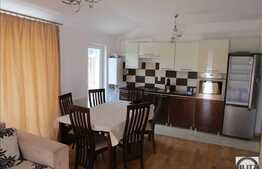 Vanzare 2 camere, 50,4 mp, 3 terase de 28 mp, parcare, zona strazii Eroilor!