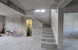 Casă individuală în Câmpenești,  120 mp semifinisată, teren aferent de 592 mp 