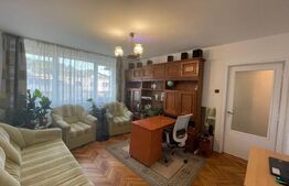 Apartament cu 3 camere, etaj intermediar zona Alexandru Vlahuta 