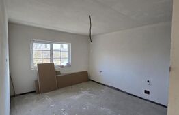 Casă cu teren generos de 1000 mp, 190 mp utili si panouri solare