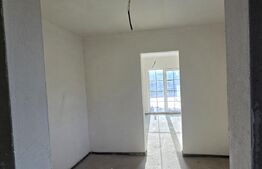 Casă cu teren generos de 1000 mp, 190 mp utili si panouri solare