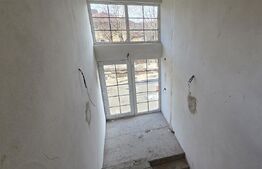 Casă cu teren generos de 1000 mp, 190 mp utili si panouri solare