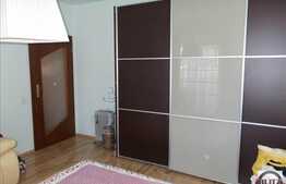 Vanzare apartament 3 camere, 106 mp, boxa, parcare, zona strazii Bucium