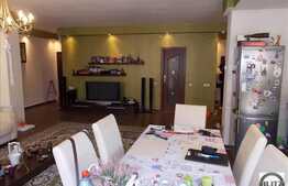 Vanzare apartament 3 camere, 106 mp, boxa, parcare, zona strazii Bucium