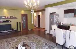 Vanzare apartament 3 camere, 106 mp, boxa, parcare, zona strazii Bucium