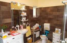 Vanzare apartament 3 camere, 106 mp, boxa, parcare, zona strazii Bucium