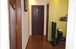Vanzare apartament 3 camere, 106 mp, boxa, parcare, zona strazii Bucium