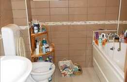 Vanzare apartament 3 camere, 106 mp, boxa, parcare, zona strazii Bucium