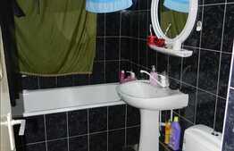 De vanzare apartament 2 camere, 54 mp, decomandat, boxa subsol, zona Kaufland